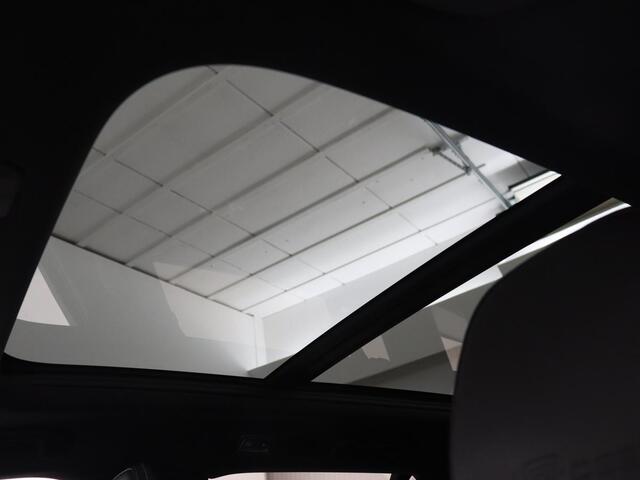 Volvo V60 2.0 T8 Recharge AWD R Design | Panoramadak | Trekhaak | Adaptive cruise | Stoelverwarming | Harman/Kardon | Camera | Carplay | Half leder | Navigatie | Full LED | PHEV | Plug In