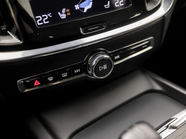 Volvo V60 2.0 B3 Sport 177Pk Automaat (APPLE CARPLAY, GROOT NAVI, HARMAN/KARDON, LEDER, STUUR/STOELVERWARMING, CAMERA, SPORTSTOELEN, GETINT GLAS, ADAPTIVE CRUISE, KEYLESS, ELEK ACHTERKLEP, NIEUWSTAAT)