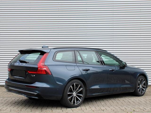 Volvo V60 2.0 T6 Plug-in hybrid AWD Plus Dark Automaat / 360* camera / Trekhaak / Verwarmd voorruit / Long range accu / All season banden