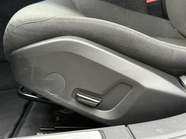 Volvo V60 BWJ 2021 2.0 B4 200 PK Momentum Advantage AUTOMAAT | CRUISE | CLIMA | PDC | CARPLAY