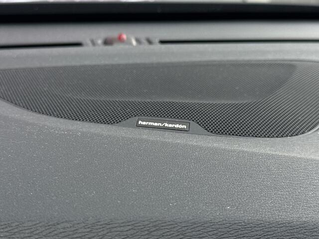 Volvo V60 1.5 T3 R-Design | Standkachel | Harman/Kardon | Stoelverwarming | Actieve Bochtverlichting | Volvo On Call | Dealeronderhouden |