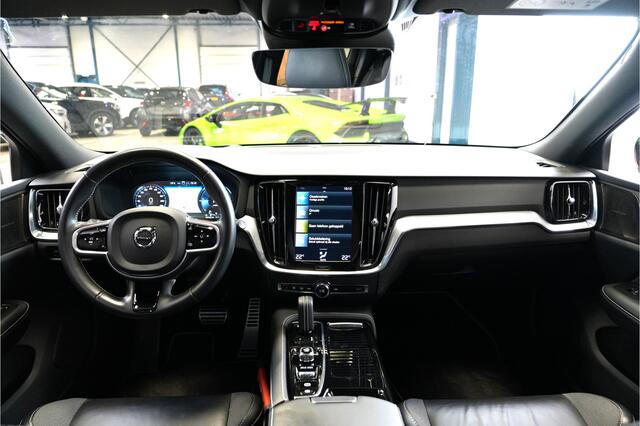 Volvo V60 2.0 T6 AWD 250kW/340pk Aut8 Recharge Inscription PANORAMADAK + MASSAGE STOELEN + ADAPT.CRUISE + STOELVENTILATIE + STYLING PAKKET + EL.TREKHAAK + PILOT ASSIST + STOEL-&STUURVERWARMING + STANDKACHEL + ON-CALL + CAMERA + PARKSENSOREN + 19" LM-VELGEN!!