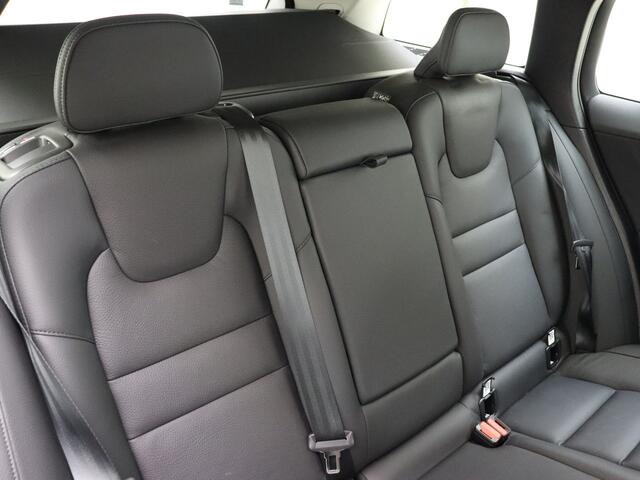 Volvo V60 B4 Plus Dark / Elektr. Trekhaak / Elektr. Stoelen / Adapt. Cruise / Keyless / BLIS / Stoel + Stuurw. Verwarming / Achterb. Verwarming / 18'' + All Season banden