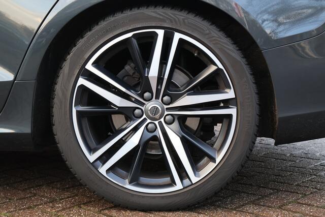 Volvo V60 2.0 D3 Momentum | Origineel NL | Trekhaak | Cruise Control | Navigatie | Climate Control |