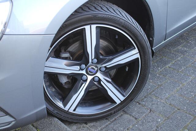 Volvo V60 T4 Business Sport | Camera | Trekhaak | Verw. Voorstoelen | Bi-Xenon | 18" LMV