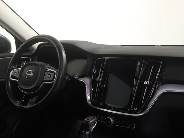 Volvo V60 T5 Momentum Pro | Rijklaarprijs | Intellisafe | Pano dak | Leer |
