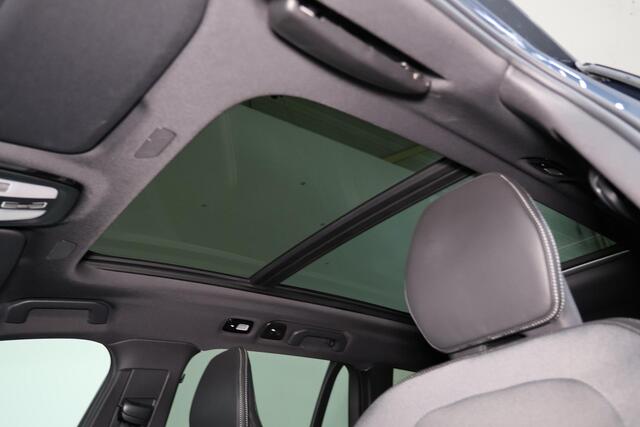Volvo V60 T6 Recharge AWD Plus Dark - Panorama/schuifdak - IntelliSafe Assist & Surround - Parkeercamera achter - Verwarmde voorstoelen, stuur & achterbank - Parkeersensoren voor & achter - Elektr. bedienb. voorstoelen met geheugen - Elektr. inklapbare trekhaak - 1