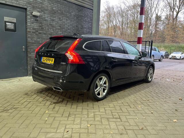 Volvo V60 2.4 D5 Summum | Schuif/kanteldak | Leder | Stoelverwarming | Getint Glas