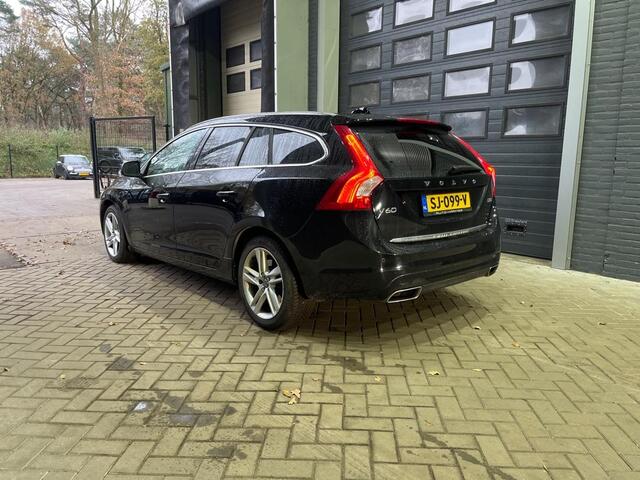 Volvo V60 2.4 D5 Summum | Schuif/kanteldak | Leder | Stoelverwarming | Getint Glas