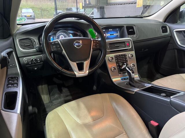 Volvo V60 2.4 D5 Summum | Schuif/kanteldak | Leder | Stoelverwarming | Getint Glas