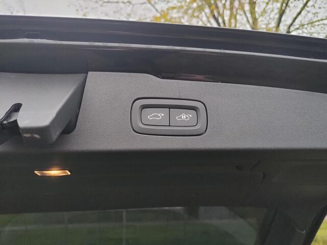 Volvo V60 2.0 B4 Plus Dark | ELEC. STOELEN | LEDER | CAMERA | SENSOREN | TREKHAAK |