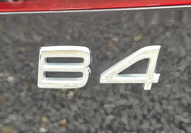 Volvo V60 2.0 B4 Plus Dark Leder pakket RG0R - 18" Wielen - Climate - Donkere hemel - Electrisch bedienbare voorstoelen met memory