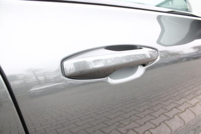 Volvo V60 T6 Plug-in hybrid AWD Plus Dark | Premium | Sport Stoelen | 19" Velgen