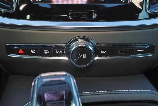 Volvo V60 T6 Recharge AWD Plus Dark - IntelliSafe Assist & Surround - 360º Camera - Harman/Kardon audio - Verwarmde voorstoelen, stuur & achterbank - Parkeersensoren voor & achter - Elektr. bedienb. voorstoelen met geheugen - Elektr. inklapbare trekhaak - 18' LMV