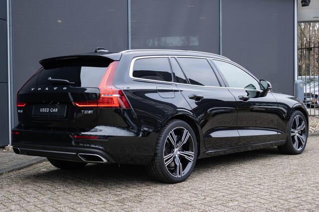 Volvo V60 2.0 T8 Twin Engine AWD Inscription | Panoramisch Schuif-Kantel Dak | 19"5-Multi Spoke LM velgen | Harman Kardon Premium Sound Systeem | Grafisk Head Up Display | Stoel, stuur en achterbank verwarming | Rear Parking Camera| Extra donker Glas achter |