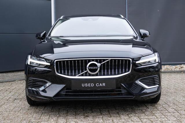 Volvo V60 2.0 T8 Twin Engine AWD Inscription | Panoramisch Schuif-Kantel Dak | 19"5-Multi Spoke LM velgen | Harman Kardon Premium Sound Systeem | Grafisk Head Up Display | Stoel, stuur en achterbank verwarming | Rear Parking Camera| Extra donker Glas achter |