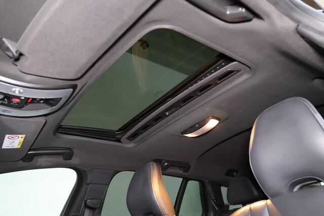 Volvo V60 T4 Business Sport - Parkeerverwarming - Volvo On Call - Bi-Xenon koplampen - schijf/kantel dak - Verwarmde voorstoelen & stuur - Navigatie - Parkeersensoren voor en achter - trekhaak - 18 inch LMV