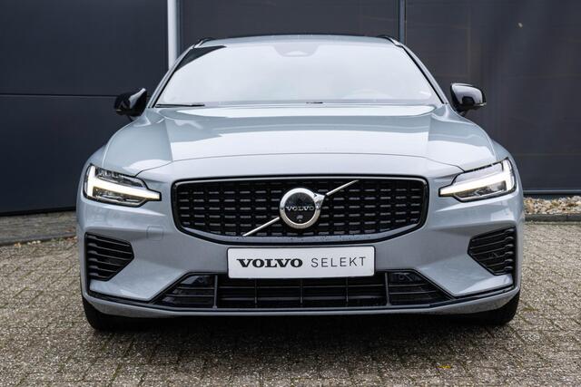 Volvo V60 T6 Plug-in hybrid AWD Plus Dark | Verwarmbare Voorstoelen (met geheugen), Stuurwiel en Achterbank | Semi-Elektrische Trekhaak | Verwarmbare Voorruit | Premium Audio by Harman Kardon | 360-Camera