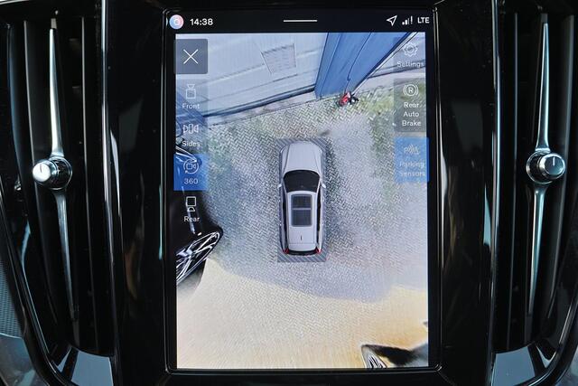 Volvo V60 T6 Recharge AWD Plus Dark - IntelliSafe Assist & Surround - 360º Camera - Harman/Kardon audio - Verwarmde voorstoelen, stuur & achterbank - Parkeersensoren voor & achter - Elektr. bedienb. voorstoelen met geheugen - Elektr. inklapbare trekhaak - 18' LMV