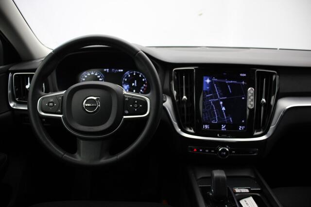 Volvo V60 2.0 B3 Momentum Business Automaat - Carplay, Digital Cockpit