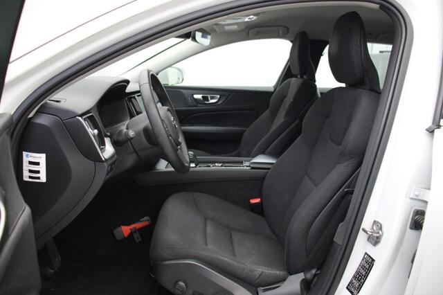Volvo V60 2.0 B3 Momentum Business Automaat - Carplay, Digital Cockpit
