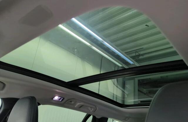 Volvo V60 2.0 B3 Inscription Navigatie Trekhaak Panoramadak Harman Kardon Pilot Assist ACC Blis Leder Elek Stoel Carplay Getint Glas