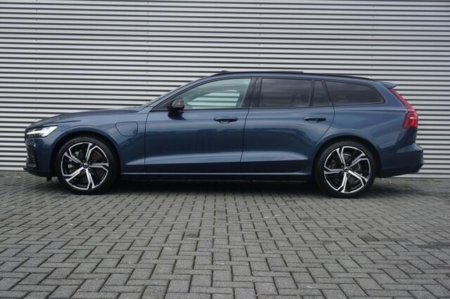 Volvo V60 PHEV T6 AWD ULTRA DARK SCHUIFDAK | WINTERPACK | H&K AUDIO | LUXE