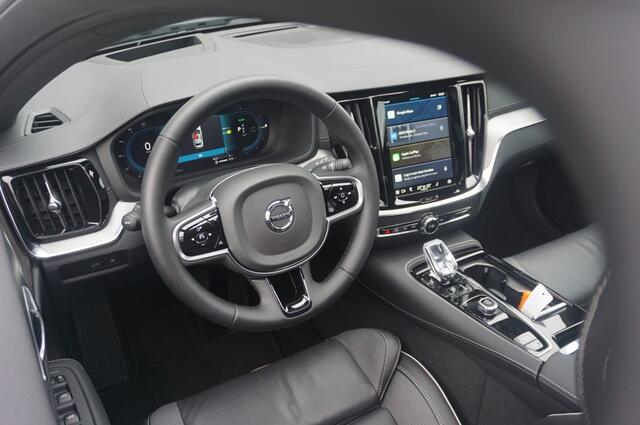 Volvo V60 PHEV T6 AWD ULTRA DARK SCHUIFDAK | WINTERPACK | H&K AUDIO | LUXE