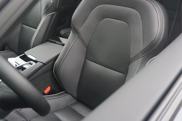 Volvo V60 PHEV T6 AWD ULTRA DARK SCHUIFDAK | WINTERPACK | H&K AUDIO | LUXE