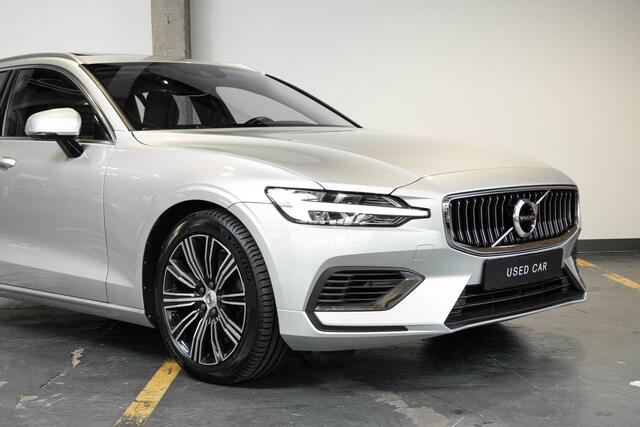 Volvo V60 T6 Twin Engine AWD Inscription | Panoramadak | Stoelverwarming | Parkeersensoren voor + achter | Parkeerverwarming | Comfortstoelen | Navigatie | Lederen Bekleding |