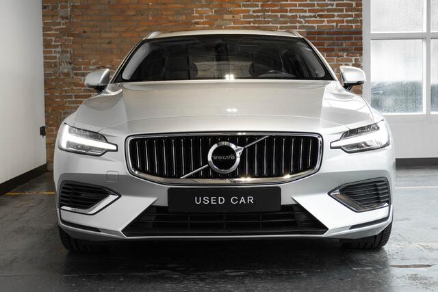 Volvo V60 T6 Twin Engine AWD Inscription | Panoramadak | Stoelverwarming | Parkeersensoren voor + achter | Parkeerverwarming | Comfortstoelen | Navigatie | Lederen Bekleding |