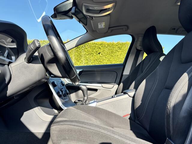 Volvo V60 2.0 D2 Kinetic | Navigatie | Climate | Cruise