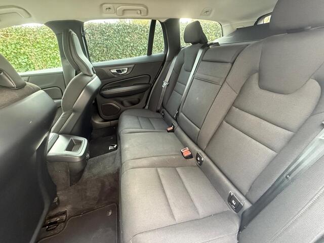 Volvo V60 2.0 B3 Mom. Adv.