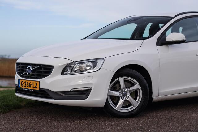 Volvo V60 1.5 T3 Kinetic ? Stuurverwarming ? Trekhaak ? Camera