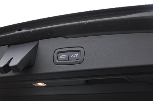 Volvo V60 B4 211PK Automaat Plus Bright / Adaptieve cruise control / BLIS / Elektrische stoelen / stuur - stoelverwarming / elektrische achterklep