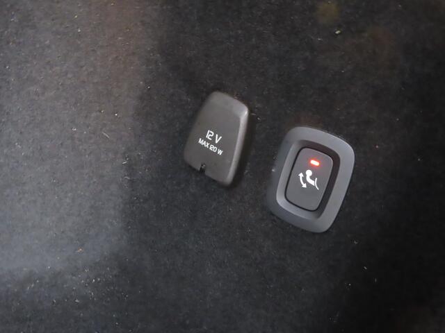 Volvo V60 2.0 T6 Recharge AWD R-Design | panodak | elektrisch verstelbare voorstoelen | trekhaak wegklapbaar | lederen bekleding