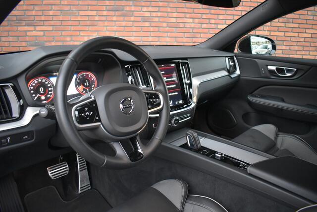 Volvo V60 B4 211PK Plus Dark | Trekhaak | H&K Audio | Sportstoelen
