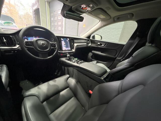 Volvo V60 T6 Plug-in hybrid Plus Dark | Head-Up | ACC | Panoramadak | 360° Camera | Stoel+Stuurverwarming