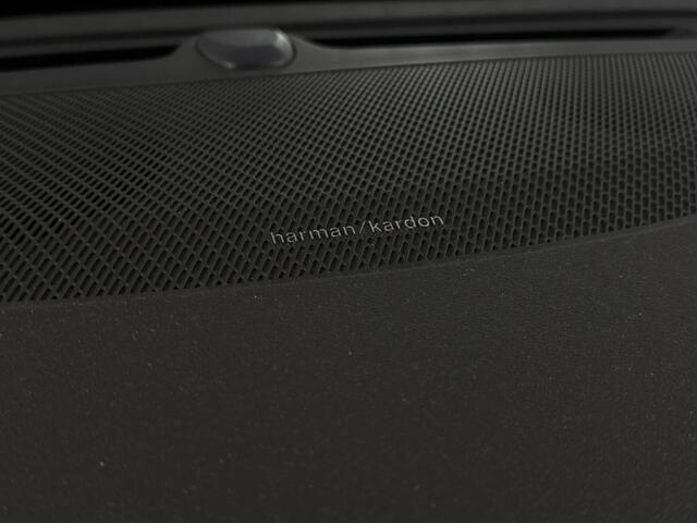 Volvo V60 2.0 T5 R-Design | Trekhaak | Panorama dak | Head-Up Display | Harman / Kardon | CarPlay | 19" | Styling Kit | Stoelverwarming |