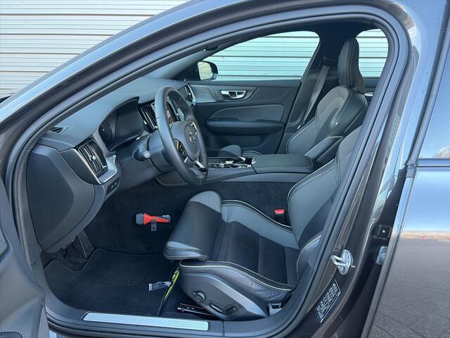 Volvo V60 2.0 T6 Plug-in hybrid AWD Plus Dark / Harman/Kardon / Trekhaak / Rondomzichtcamera /