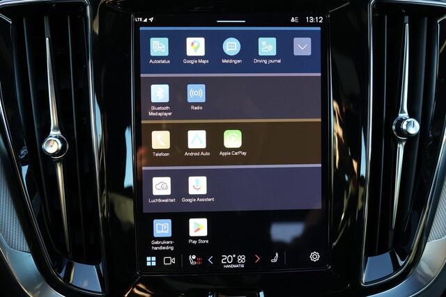 Volvo V60 T6 Recharge AWD Plus Dark - IntelliSafe Assist & Surround - 360º Camera - Harman/Kardon audio - Verwarmde voorstoelen, stuur & achterbank - Parkeersensoren voor & achter - Elektr. bedienb. voorstoelen met geheugen - Elektr. inklapbare trekhaak - 18' LMV