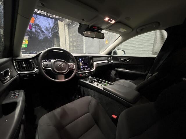 Volvo V60 B3 Momentum Advantage | 58dkm! | Trekhaak | DAB | Cruise Control | Apple Carplay