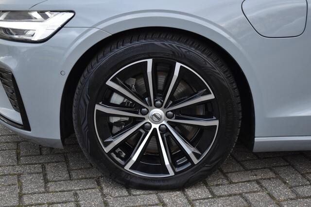 Volvo V60 T6 AWD 350PK Plug-in hybrid Plus Dark | Trekhaak | H&K | Contour stoelen | 360 Camera | 19"LMV |