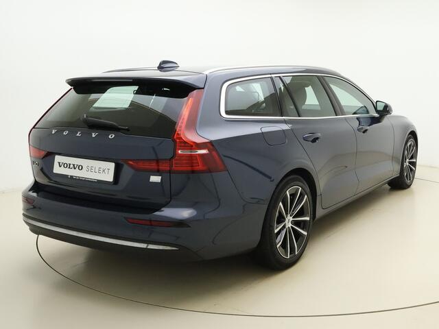 Volvo V60 T6 350pk AWD Essential Bright / Stoel + Stuurw. Verwarming / PDC + Camera / El. Trekhaak / 18'' / Achterb. Verwarming / Google / DAB / Metallic Lak /