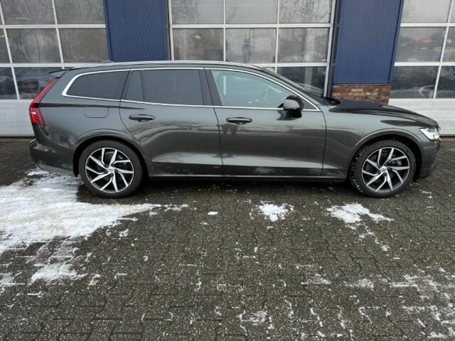 Volvo V60 2.0 T5 MOMENTUM. TREKHAAK. ALL. IN.