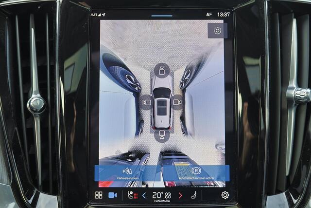 Volvo V60 B4 Ultra Dark - Panorama/schuifdak - IntelliSafe Assist & Surround - 360º Camera - Harman/Kardon audio - Verwarmde voorstoelen, stuur & achterbank - Parkeersensoren voor & achter - Elektr. bedienb. voorstoelen met geheugen - Head up display - Draadloze te