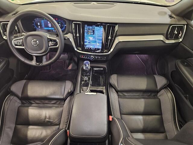 Volvo V60 2.0 T6 Plug-in hybrid AWD Plus Dark | Trekhaak | Adaptive Cruise Control | Stuurverwarming | Stoelverwarming voor & achter | Power Seats met Memory | Sportstoelen | BLIS |