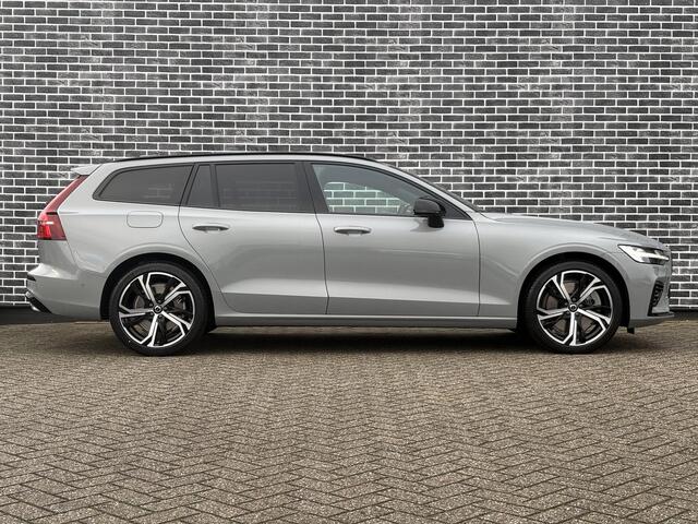 Volvo V60 2.0 T8 AWD Ultra Dark Performance Edition | Polestar Engineered Optimisation | 19" 5-triplespaaks Glossy Black Diamond Cut | Extra getint glas achter | Panoramisch schuif/kantel dak | 360 Camera | Head Up Display