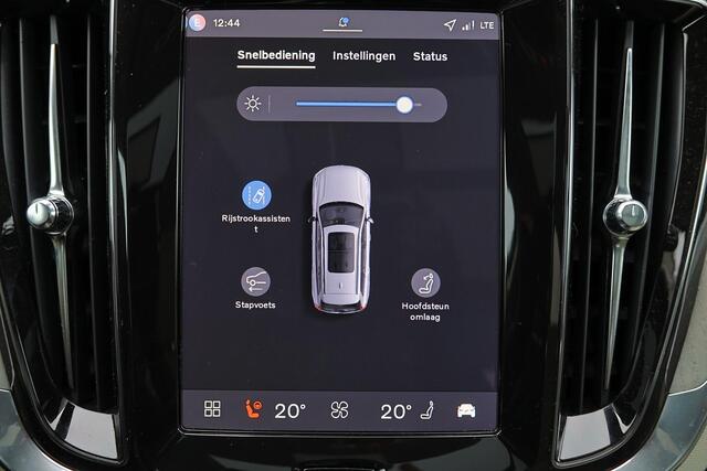 Volvo V60 T8 Recharge AWD Ultra Dark - Panorama/schuifdak - IntelliSafe Assist & Surround - 360º Camera - Harman/Kardon audio - Adaptieve LED koplampen - Verwarmde voorstoelen, stuur & achterbank - Parkeersensoren voor & achter - Elektr. bedienb. voorstoelen met ge