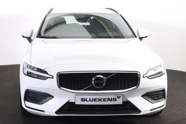 Volvo V60 B3 Momentum Advantage - IntelliSafe Assist & Surround - Parkeercamera achter - Verwarmde voorstoelen & stuur - Parkeersensoren voor & achter - Apple Carplay & Android Auto - Elektr. inklapbare trekhaak - 17' LMV